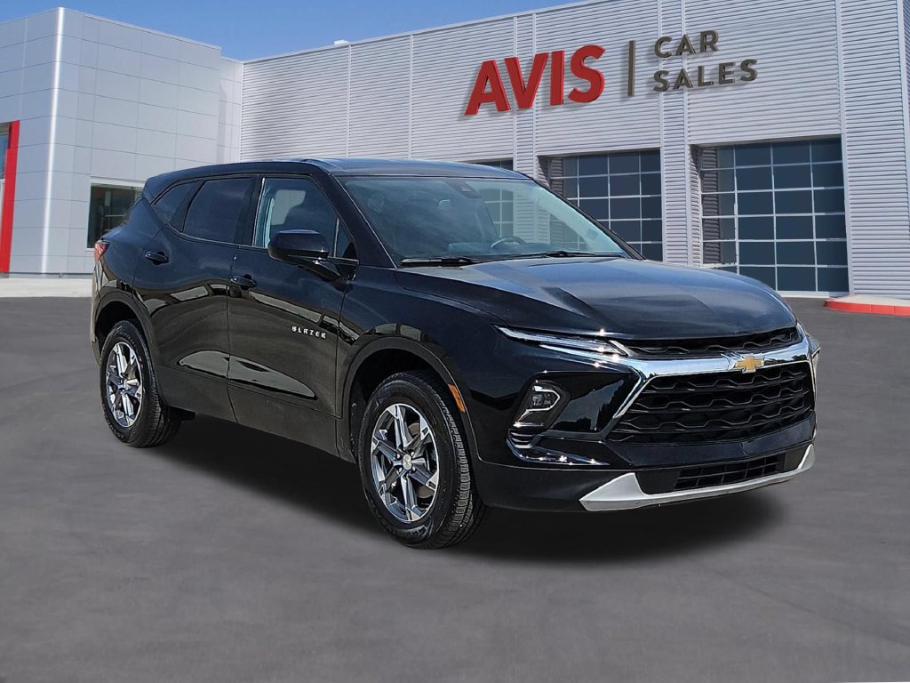Used 2025 Chevrolet Blazer LT FWD image 3