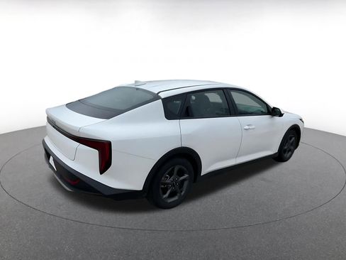 Used 2025 Kia K4 LXS image 15
