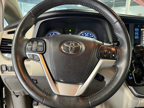 Used 2016 Toyota Sienna XLE Premium FWD image 14