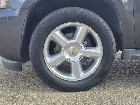 Used 2011 Chevrolet Suburban LT RWD image 32