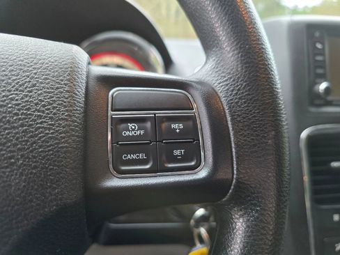 Used 2018 Dodge Grand Caravan SE FWD image 25