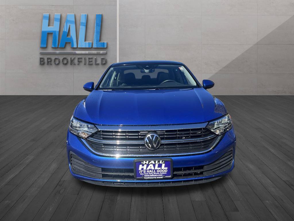 Certified 2024 Volkswagen Jetta SE w/ Panoramic Sunroof Package FWD image 9