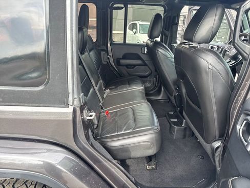 Used 2018 Jeep Wrangler Unlimited Sahara AWD/4WD image 41