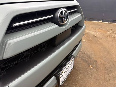 Used 2022 Toyota 4Runner TRD Sport AWD/4WD image 32