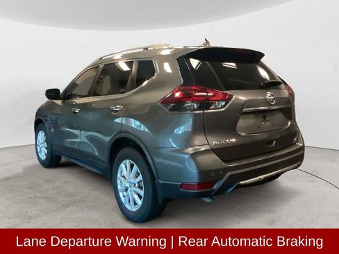 Used 2019 Nissan Rogue SV image 3