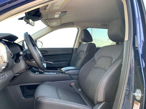 Used 2025 Nissan Pathfinder SV image 29