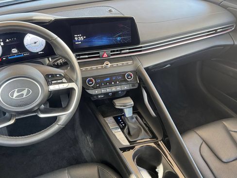 Used 2025 Hyundai Elantra Limited FWD image 21