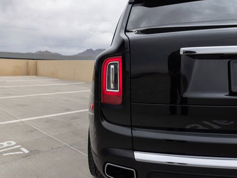 Used 2021 Rolls-Royce Cullinan image 26