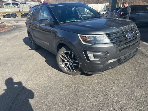 Used 2017 Ford Explorer Sport w/ Equipment Group 401A image 2