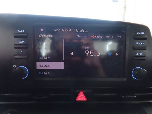 Used 2025 Hyundai Elantra Sport FWD image 22