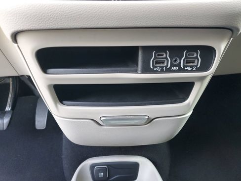Used 2023 Chrysler Voyager LX FWD image 29
