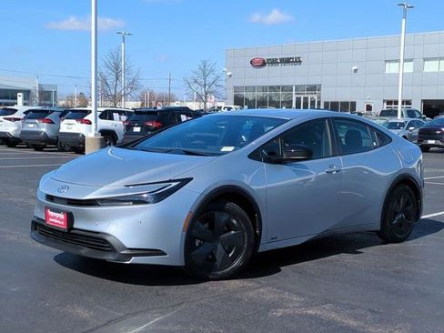 Used 2025 Toyota Prius LE image 2