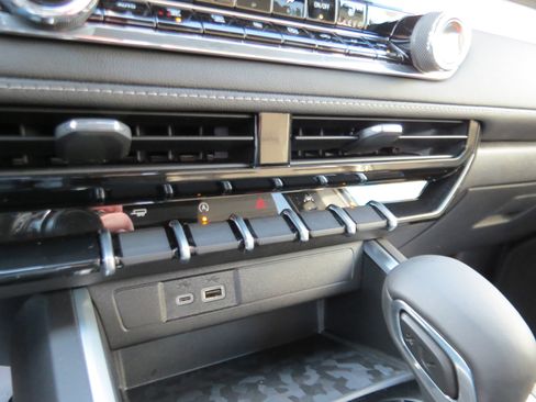 New 2026 Chevrolet Colorado LT image 19