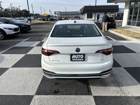 Used 2022 Volkswagen Jetta SEL image 4