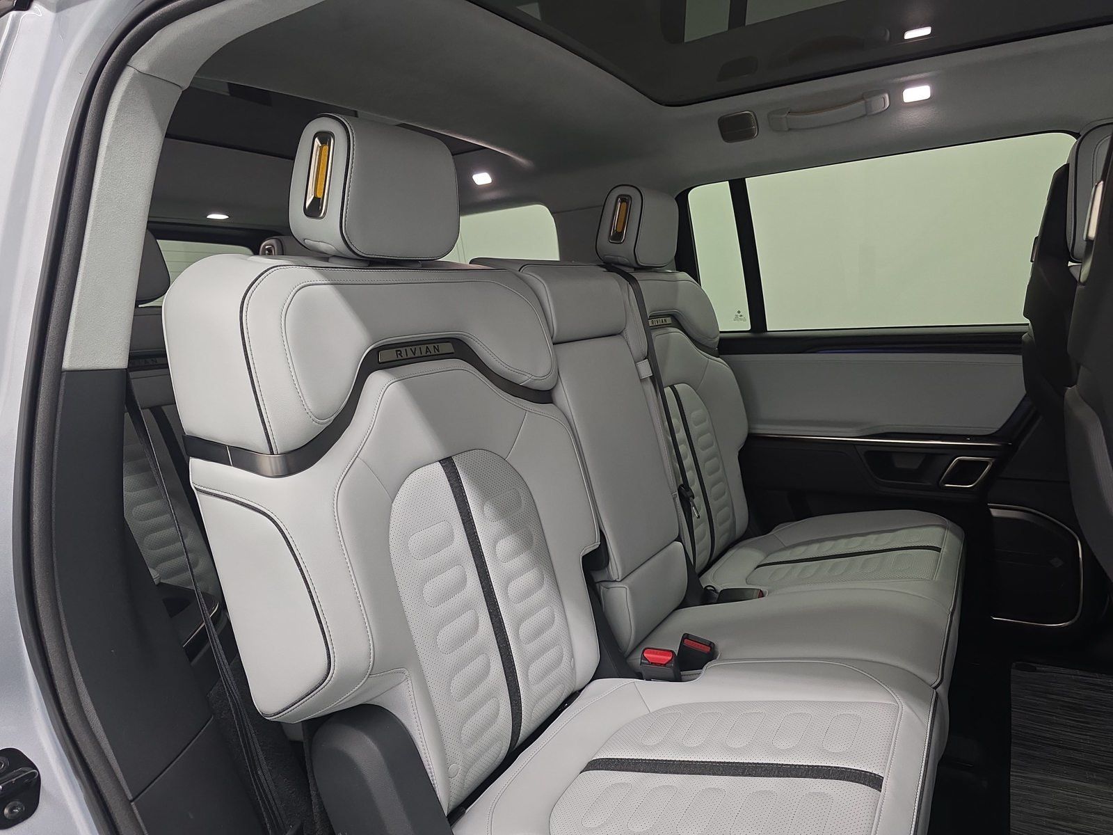 Used 2023 Rivian R1S Launch Edition Quad AWD/4WD image 23