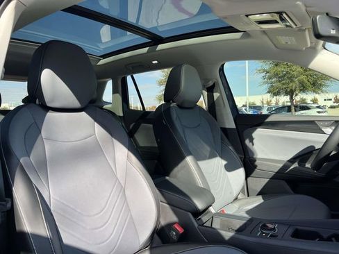 New 2026 Volkswagen Tiguan SE FWD image 25