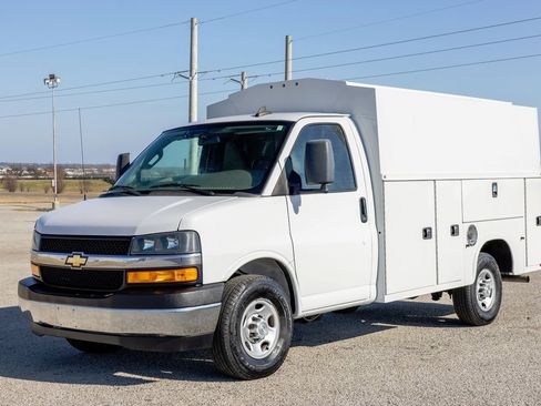 Used 2021 Chevrolet Express 3500 w/ Power Convenience Package image 3