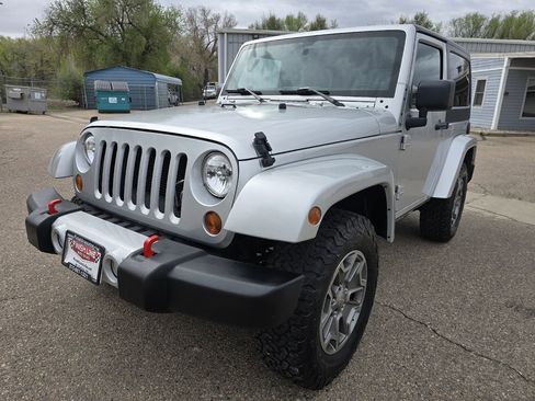 Used 2012 Jeep Wrangler Sahara w/ Connectivity Group AWD/4WD image 11