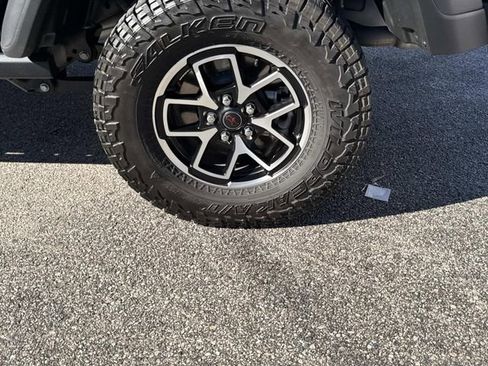 Used 2024 Jeep Gladiator Rubicon w/ Convenience Group image 8