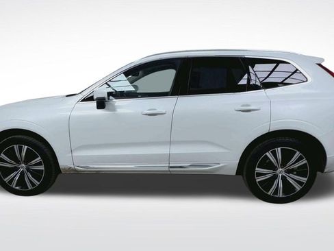 Used 2023 Volvo XC60 B5 Ultimate w/ Climate Package image 5