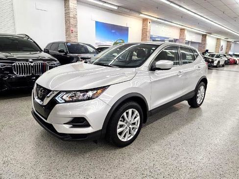 Used 2022 Nissan Rogue Sport S image 1