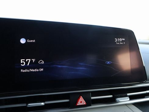 Certified 2022 Hyundai Elantra Limited image 34