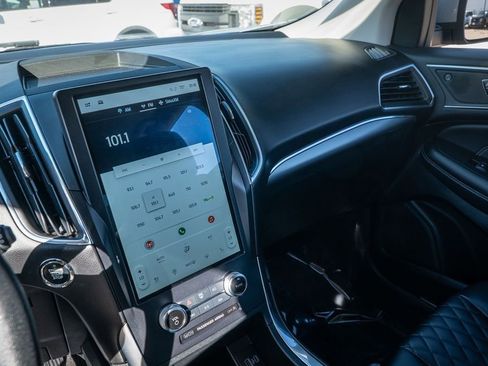 Used 2024 Ford Edge Titanium image 23