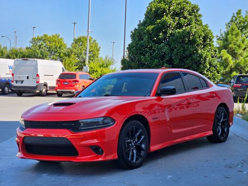 Used 2022 Dodge Charger R/T w/ Plus Group RWD image 3