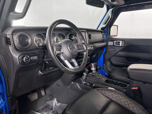 Used 2022 Jeep Gladiator Overland AWD/4WD image 9