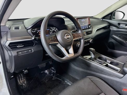Used 2025 Nissan Altima 2.5 SV FWD image 23