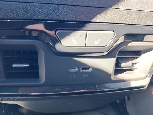 Used 2024 GMC Sierra 1500 AT4 w/ Technology Package image 13