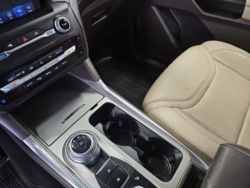 Used 2020 Ford Explorer Platinum w/ Premium Technology Package AWD/4WD image 25
