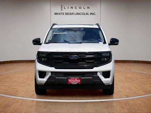 Used 2025 Ford Expedition Active AWD/4WD image 2