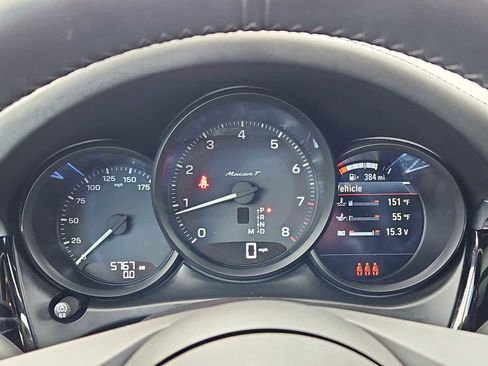 Certified 2025 Porsche Macan Turbo image 23