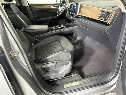 Used 2024 Volkswagen Atlas SE image 13