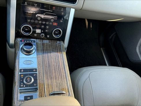 Used 2018 Land Rover Range Rover HSE image 17