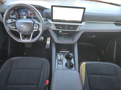 Used 2025 Ford Explorer ST image 8