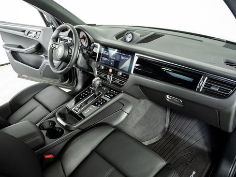 New 2026 Porsche Macan image 25