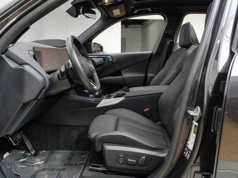 Used 2025 BMW X3 xDrive30i w/ Premium Package AWD/4WD image 4