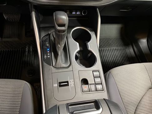 Used 2023 Toyota Highlander L FWD image 18