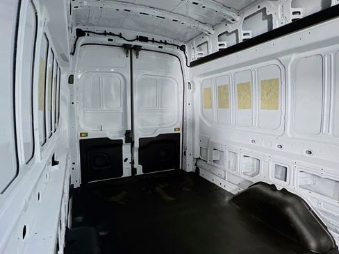 Used 2023 Ford E-Transit 148 High Roof Extended image 25