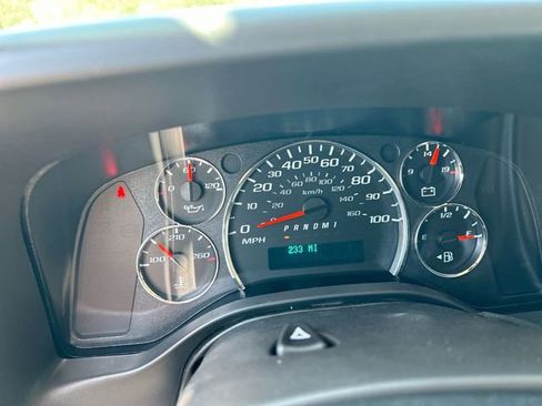 Used 2025 Chevrolet Express 2500 RWD image 15