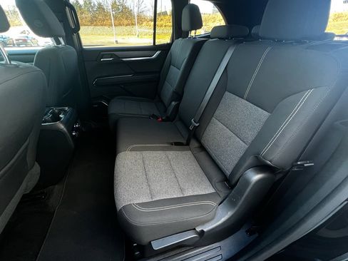 Used 2025 GMC Acadia Elevation image 13