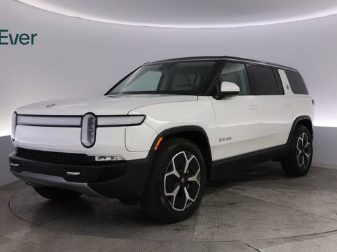 Used 2024 Rivian R1S Adventure AWD/4WD image 2