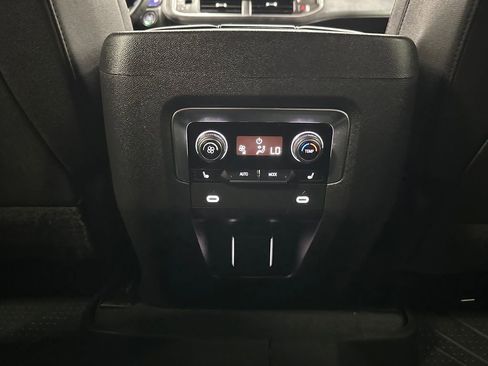 Used 2023 Chevrolet Suburban Z71 w/ Luxury Package AWD/4WD image 24