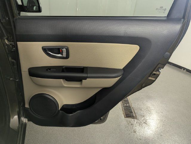 Used 2012 Kia Soul ! FWD image 18