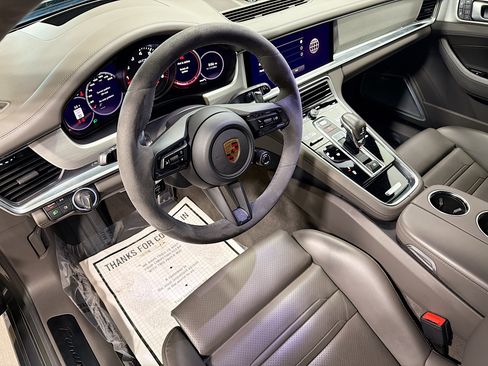 Used 2023 Porsche Panamera GTS image 4