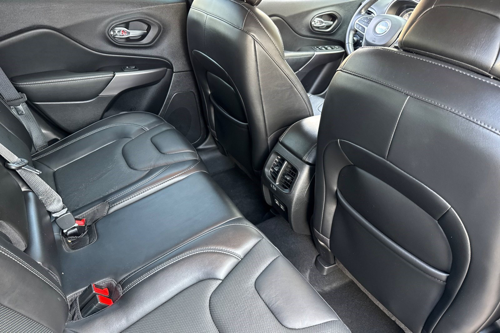 Used 2021 Jeep Cherokee Latitude Lux AWD/4WD image 32