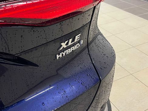 Certified 2021 Toyota Venza XLE image 6