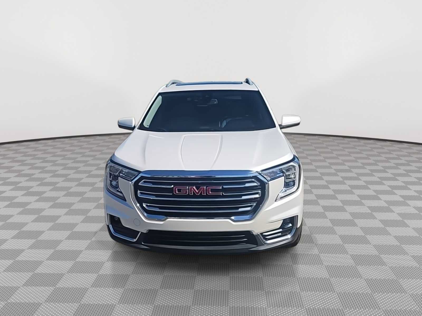 Used 2022 GMC Terrain SLT w/ Infotainment Package II FWD image 3
